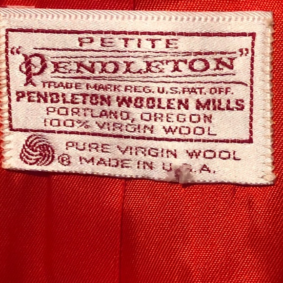 Vintage Pendleton Blazer with Crest Details. - Picture 5 of 12
